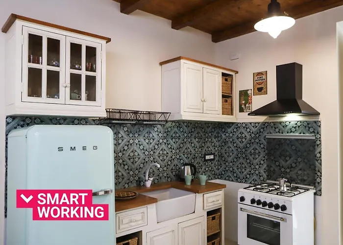 Shabby Chic Apartment In The Vibrant City Center